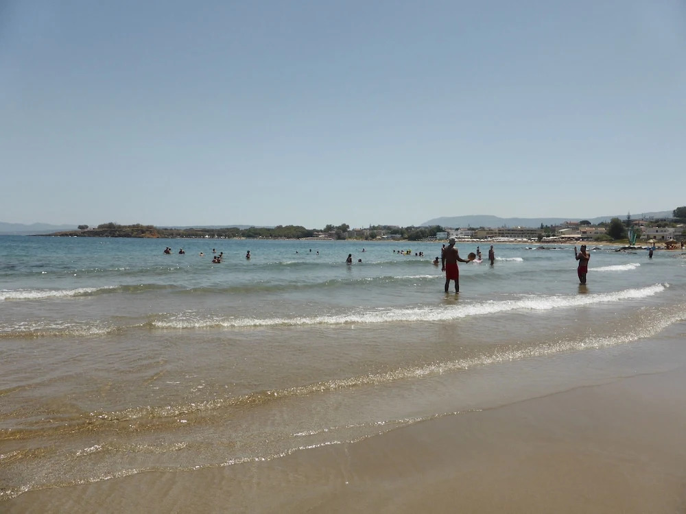 Seafalios-Beach Front Apt