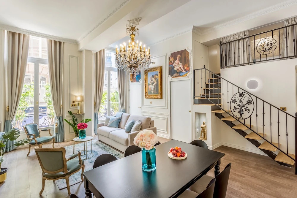 Luxury 3 Bedroom 2 Bathroom Palace Apartment - AC - Louvre