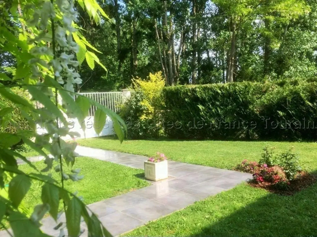Évasion champêtre : Gîte enchanteur avec jardin clos, rivière et tout confort près des Châteaux de la Loire. - FR-1-381-506