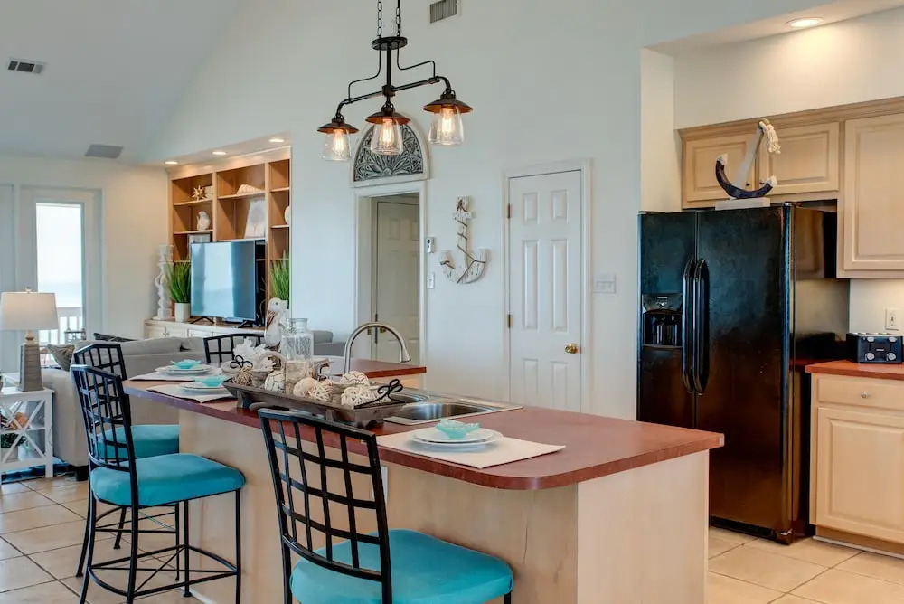 Dauphin Charm - 2237 Bienville