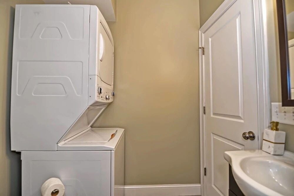 2br/1ba Near Paul Revere House by Domio