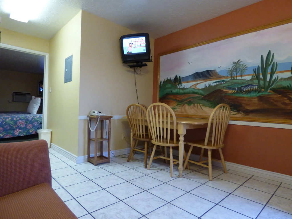 Coronada Inn & Suites