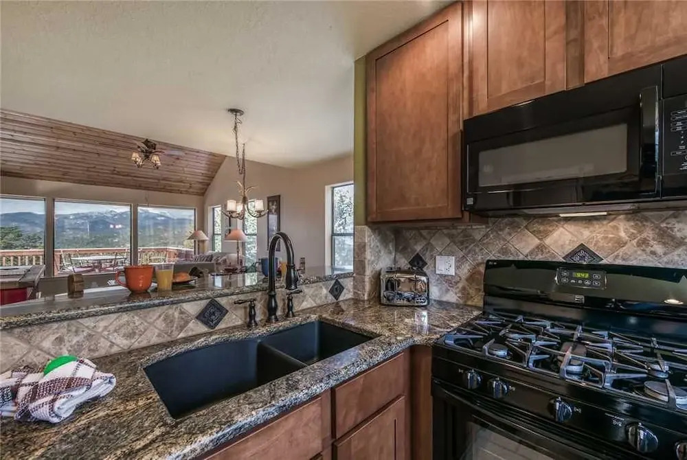 2 Spirit Lodge - Two Bedroom Cabin with Hot Tub