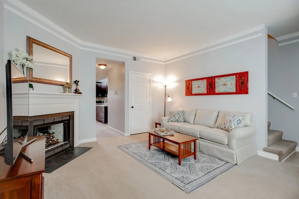 Long Blvd Condo Unit E3 - 2 Br Condo