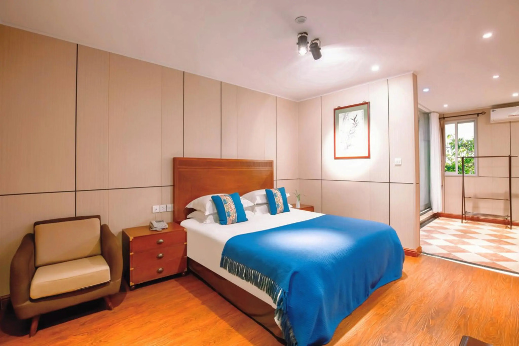 Wenjun Courtyard Hotel Chengdu ,English-Speaking , Pick-up Service ,Laundry Service , Local Tours
