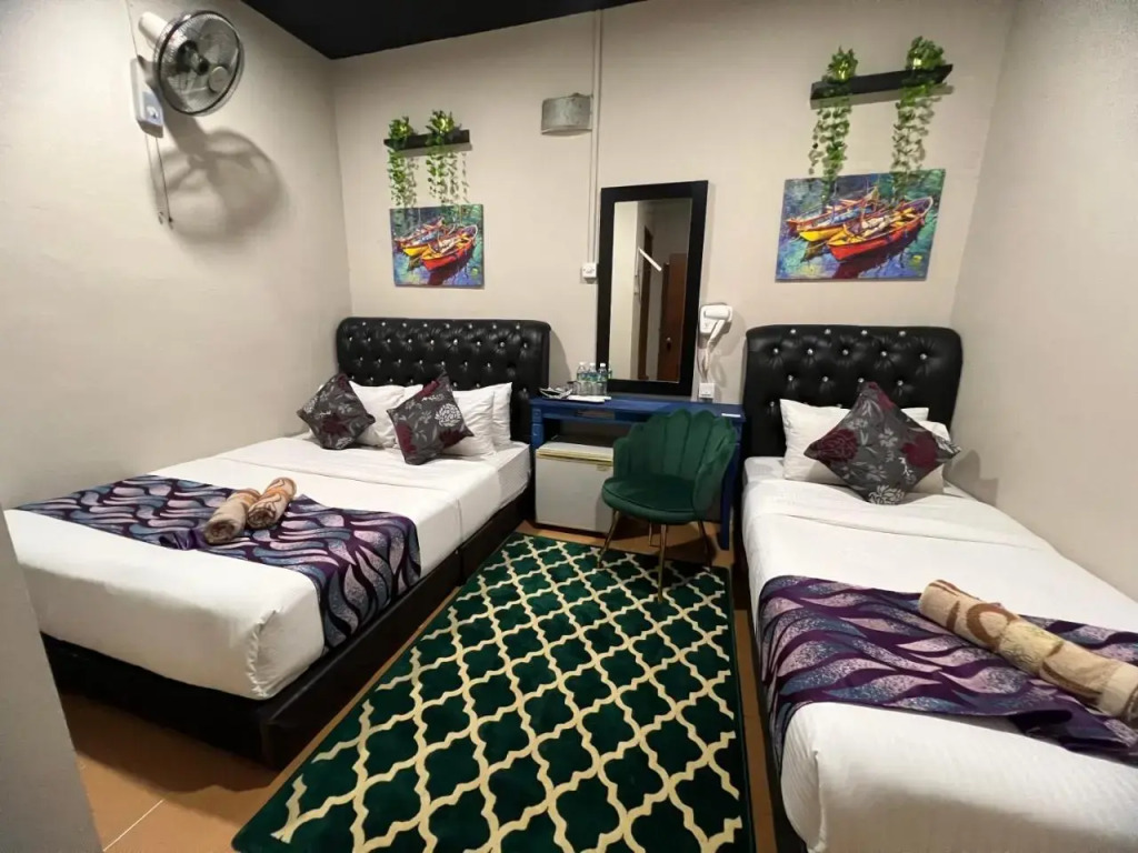 Ghazrins Garuda Hotel