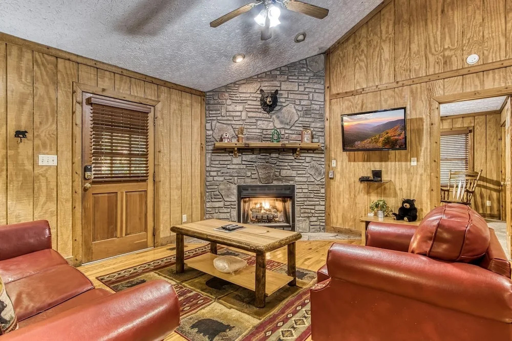 Er38r Grandpa's Getaway - Great Location- Close To Town 2 Bedroom Cabin by RedAwning
