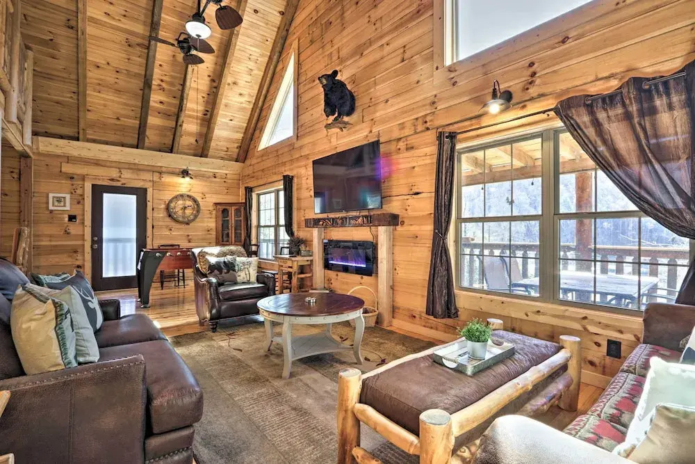 1 Mi to Dtwn Gatlinburg: Cabin w/ Game Room