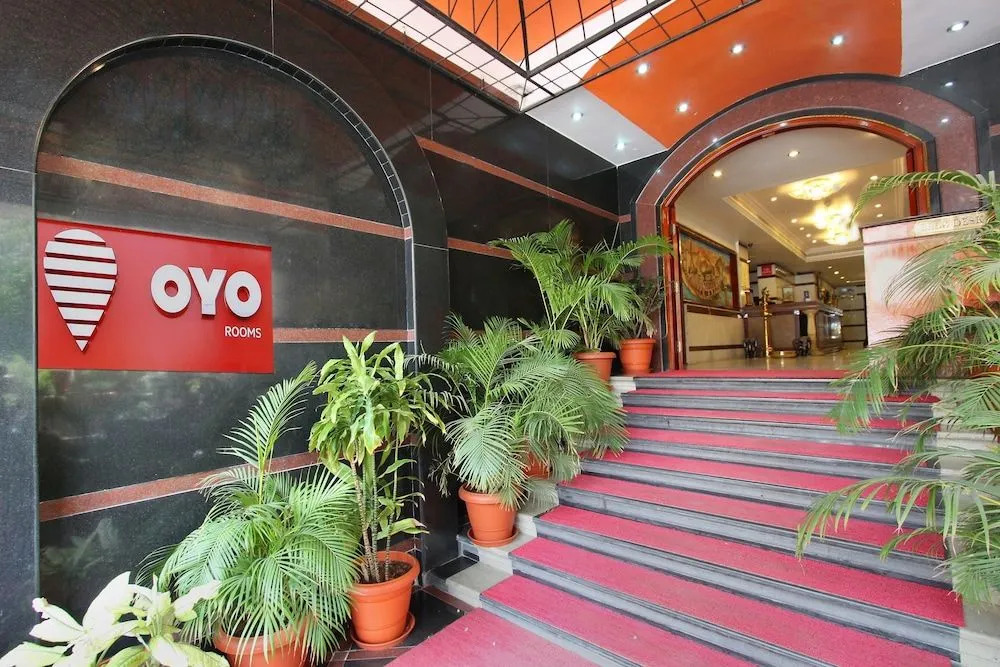 OYO 4452 Hotel Pigeon International