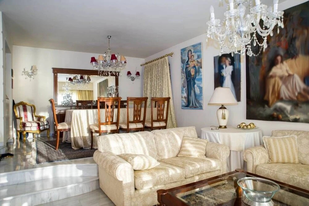 Luxurious villa with pool near the beach