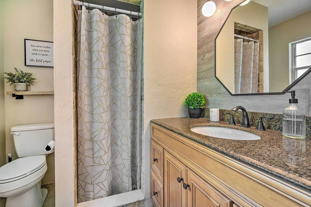 8 Mi to Beaches: Bradenton Home w/ Poolside Oasis!