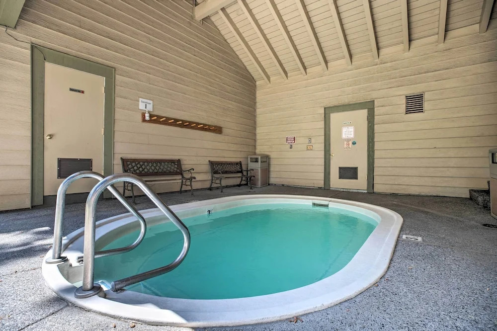 Cozy Family Condo in Mammoth Lakes w/ Balcony