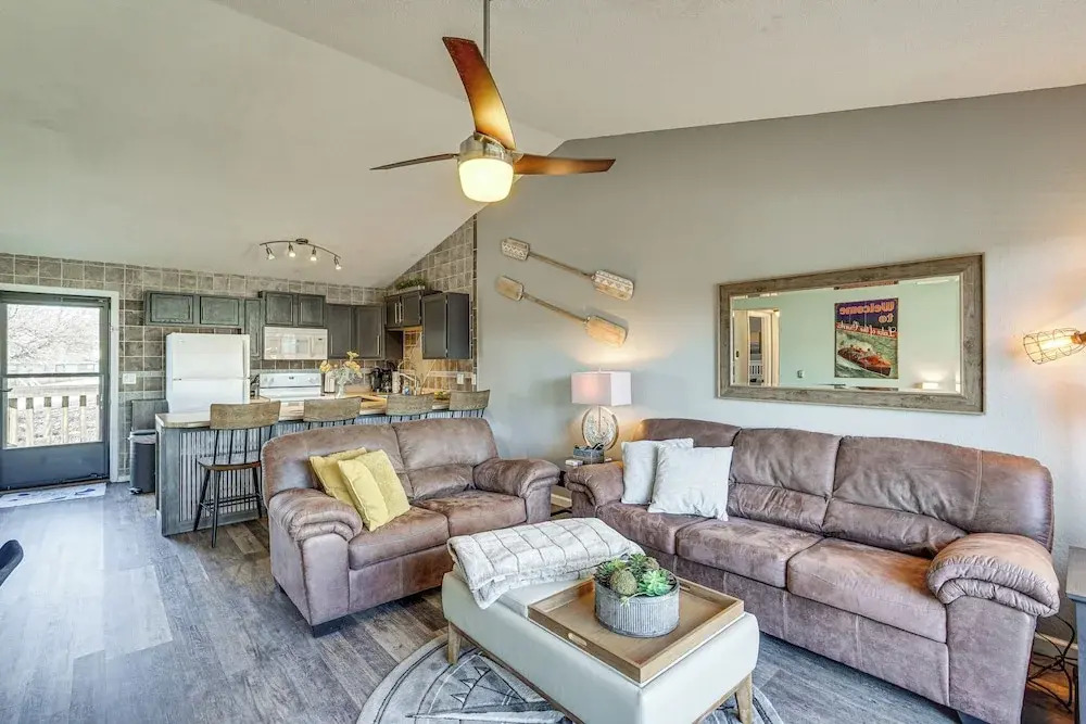 Village of Four Seasons Lake Condo w/ Pool Access