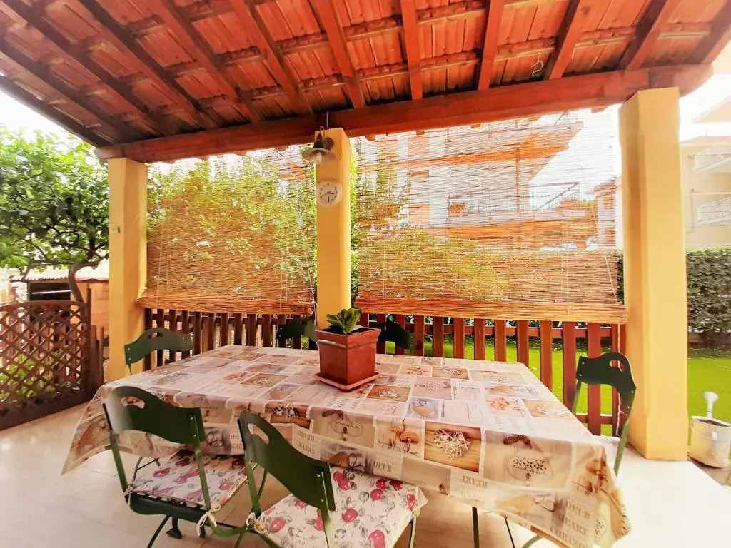 Villa la Casetta con giardino a 30m dal mare
