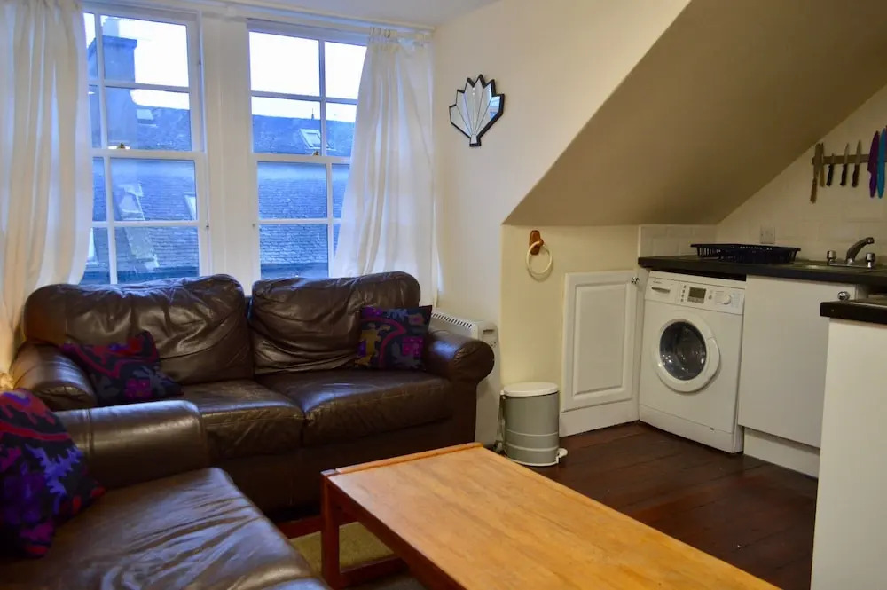 Central 1 Bedroom Apartment Sleeps 2