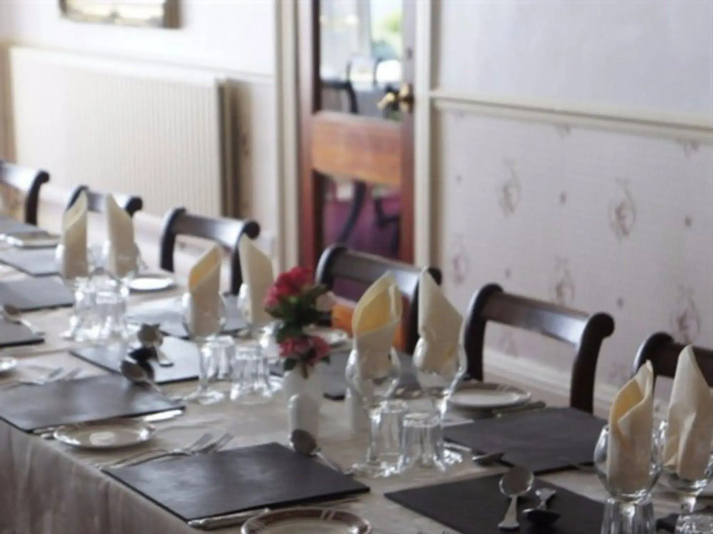 Plas Isa Hotel