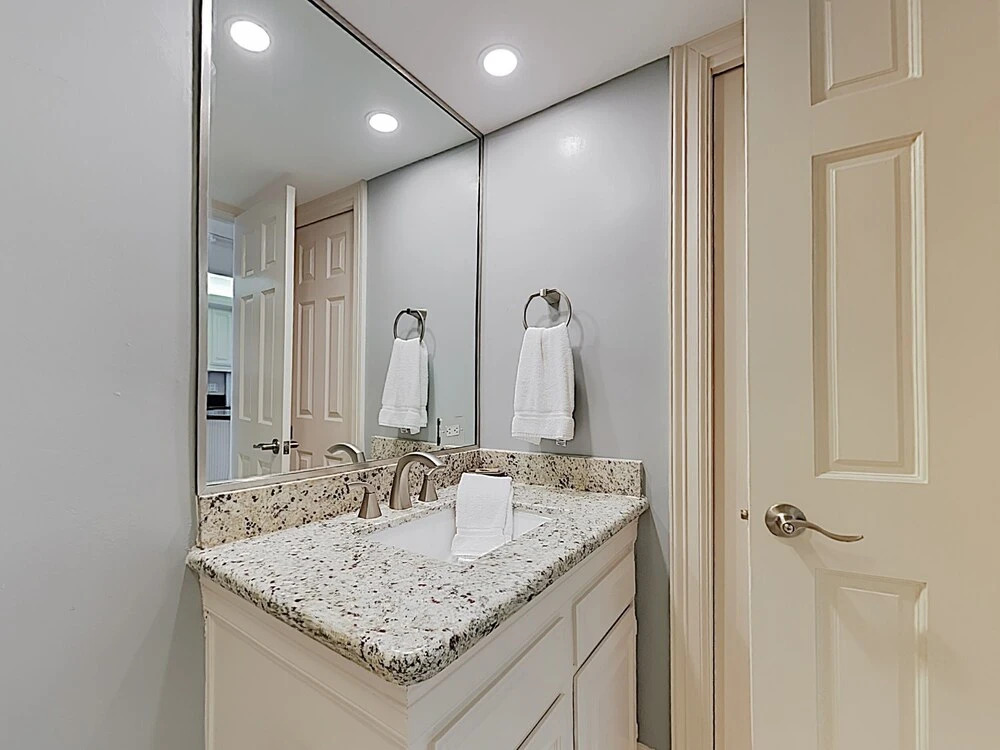 New Listing! Mid-island Marvel W/ Gym & Pools 2 Bedroom Condo