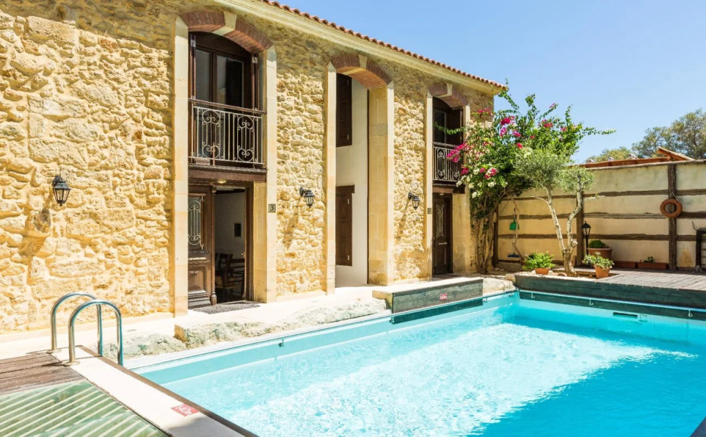 Volakas Beachfront Suites