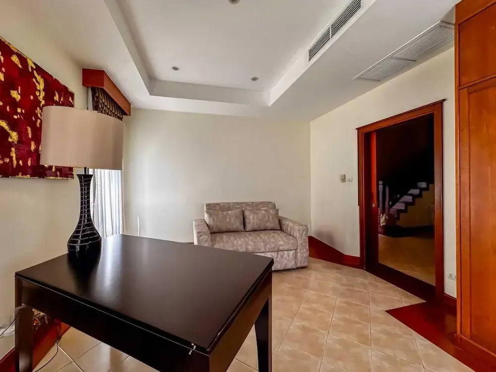 3Bed Villa - Sleeps 6 - Pool Garden Balcony