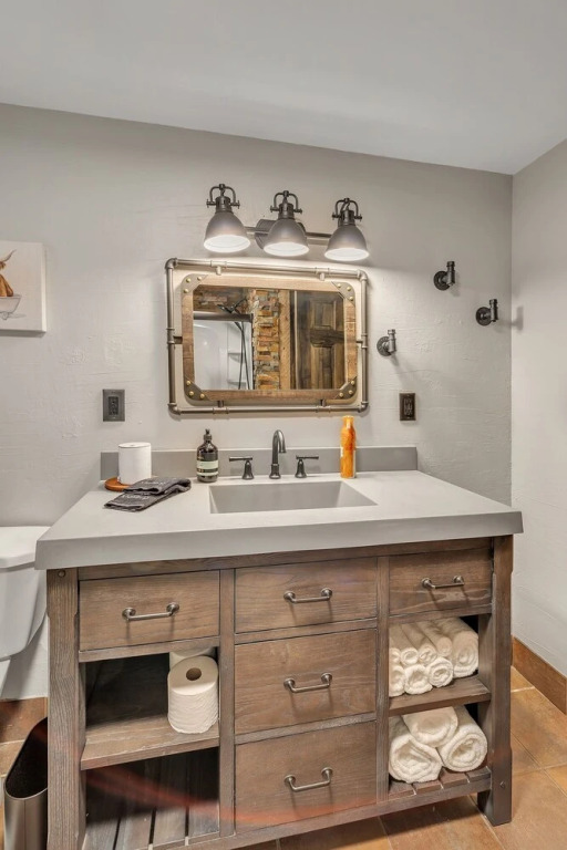 Titletown Hideaway: Spacious Boho 4 Bedroom Home by RedAwning