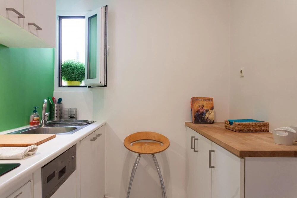 2 Bdrm apt for up to 6 Guests Next to Acropolis Museum