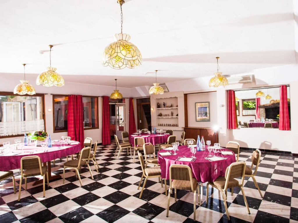 Logis Hotel Les Vignes Blanches