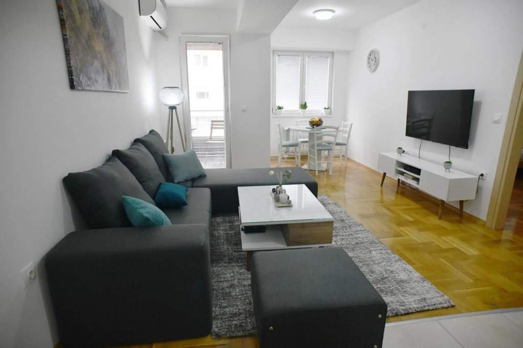 Modern & Cozy near City Center with Balcony, free Parking and coffee