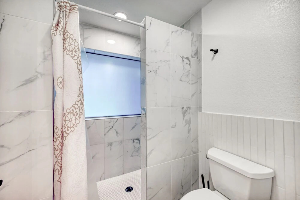 New! Luxurious Riverfront Condo Just 1 Blk to Schlitterbahn!