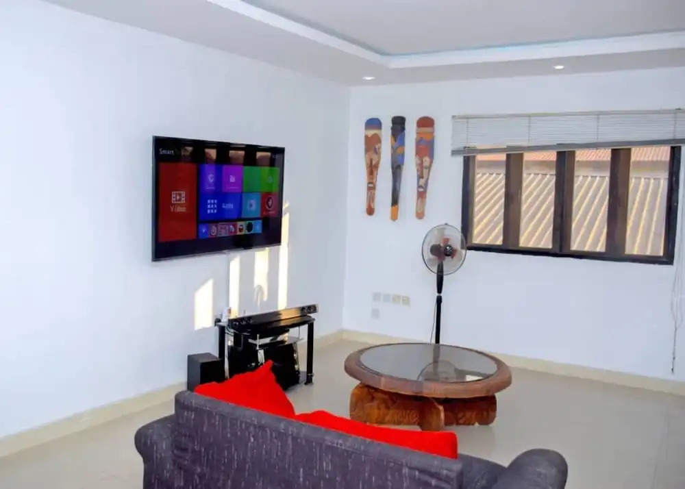 Inviting 2-bed Apartment in Lagos -canal Views