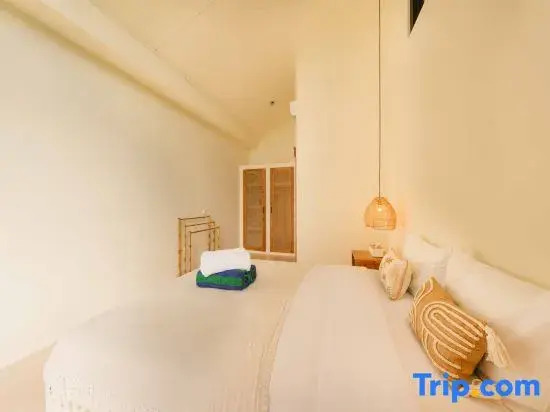 Modern 2BR Oasis with Pool in Balangan