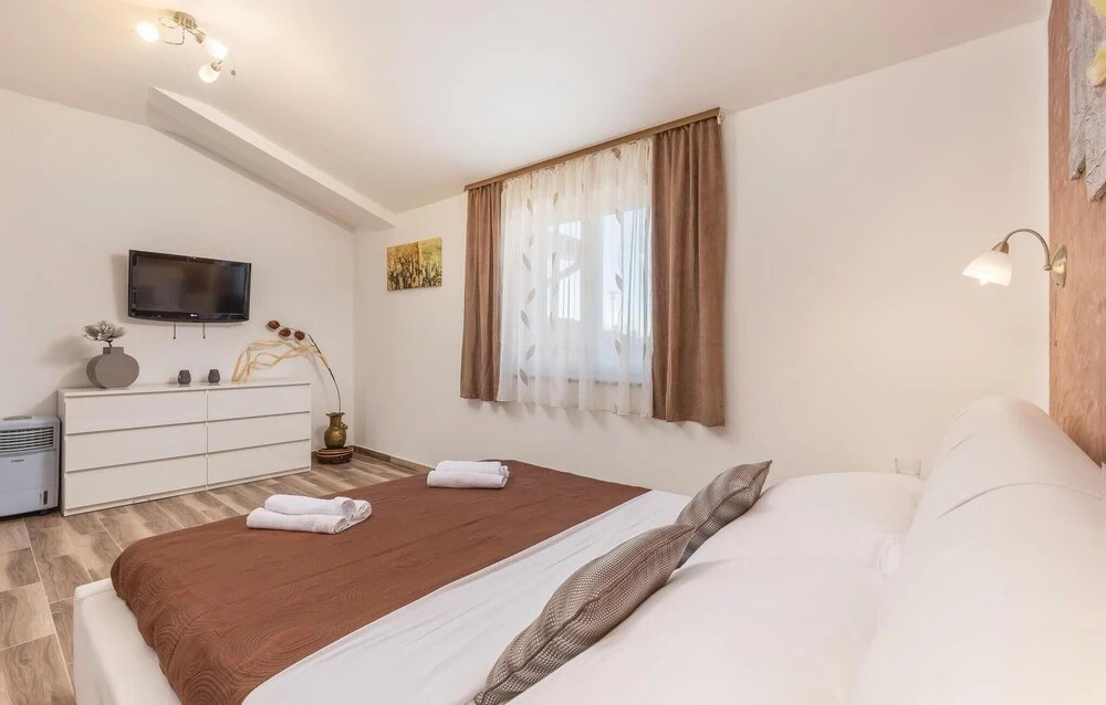 Gorgeous Home In Nedescina