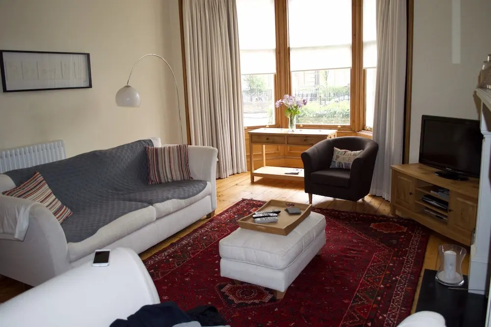 South Edinburgh 3 Bedroom Apartment With Garden