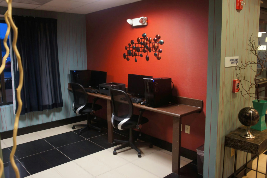 Holiday Inn Express & Suites Northeast by IHG