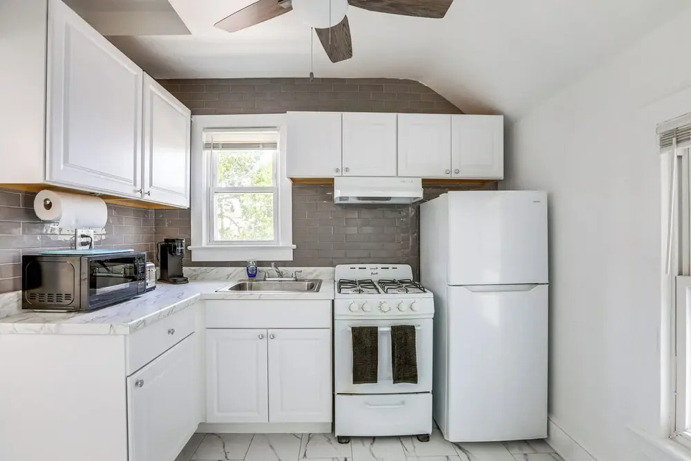 Stroll to Ocean Grove Boardwalk & Beach: Sleek Apt