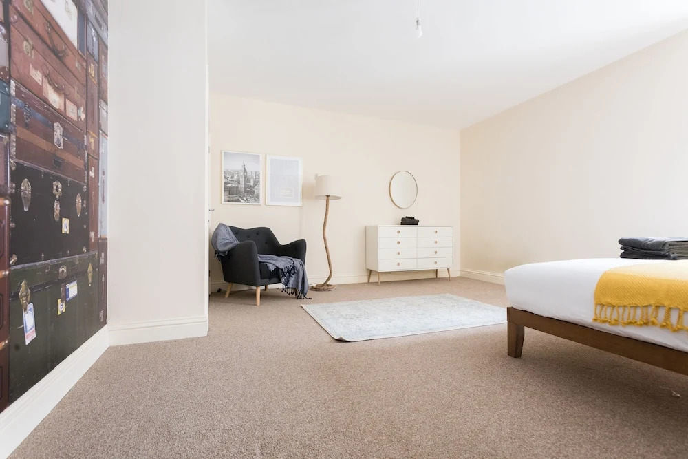 The Broadmead Jungle - Lovely & Central 3BDR Apartments	