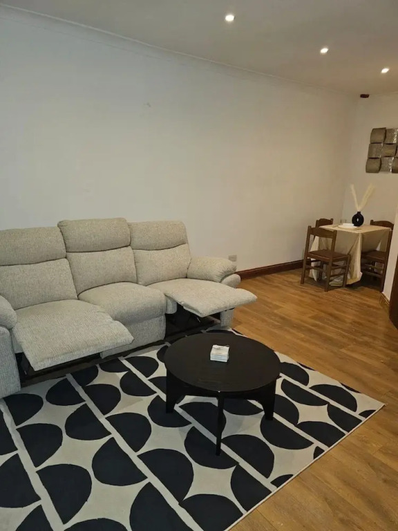 Primely Located 1-bed Apartment in Brighton