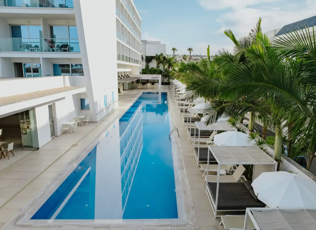 Seasons Hotel