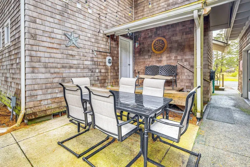 4 Blocks to Rockaway Beach! 'T & T By The Sea' Gem