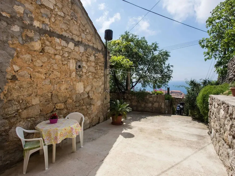 Studio Maro - Studio Apartment With Terrace