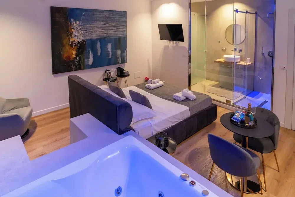 Four Luxury Suite