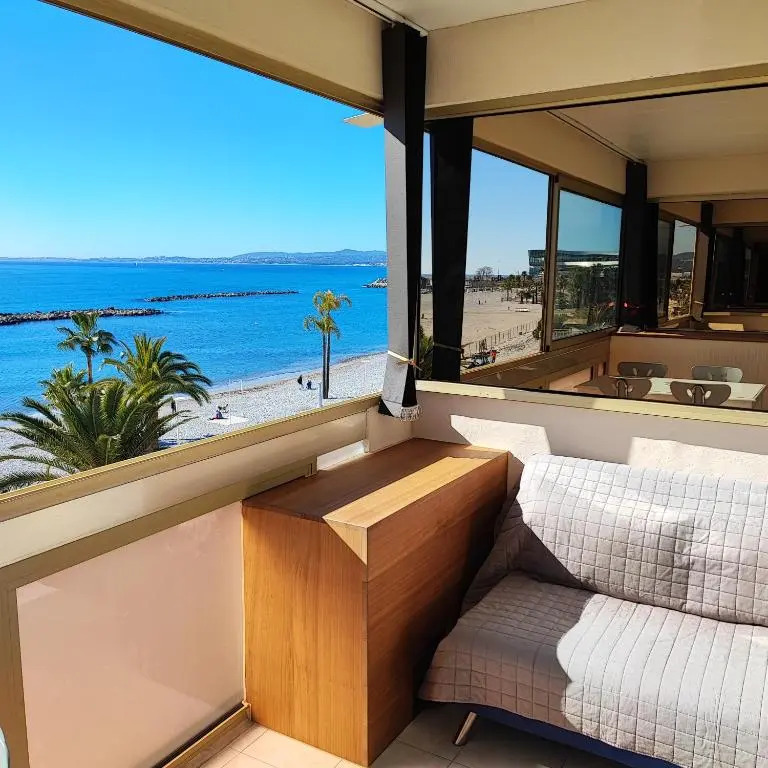 Grand studio bord de mer- accès direct aux plages