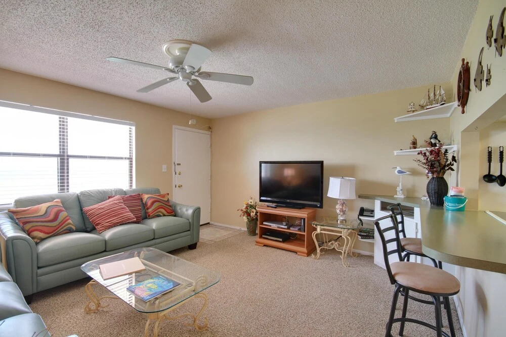 Sunset Chateau 312 Just remodeled, Perfect Sunset Beach location