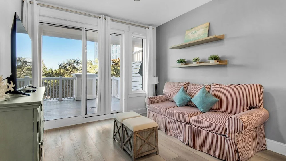 Steps From Baytowne Wharf With Pool & Private Beach Access