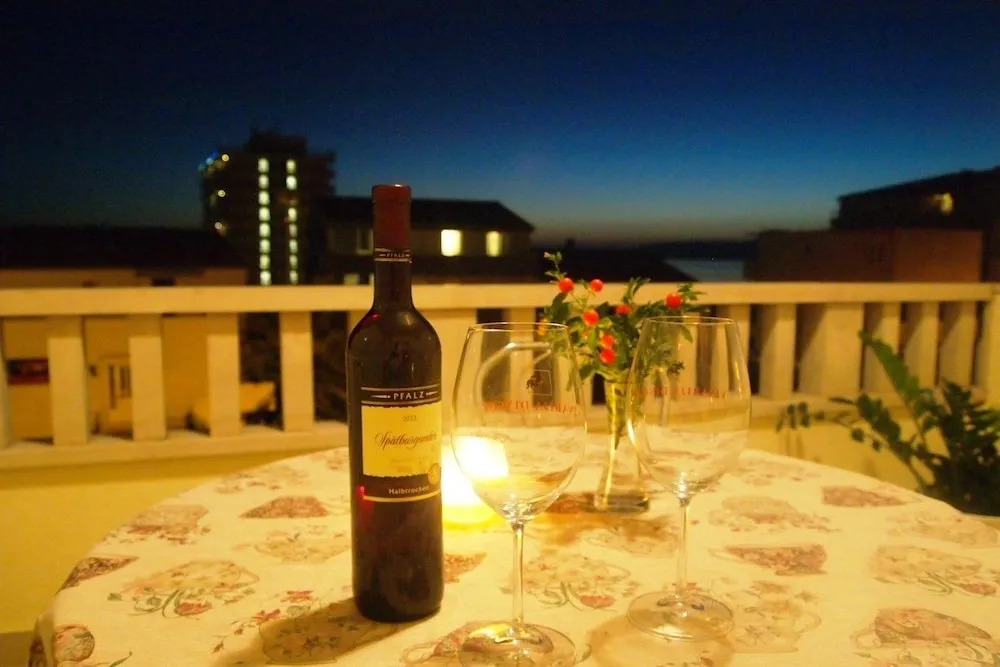 Apartments by the sea Makarska - 21425