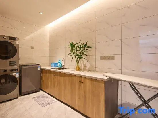 Floral Lux Hotel·Taizhou Fengchenghe Resort Hotel (Old Street)