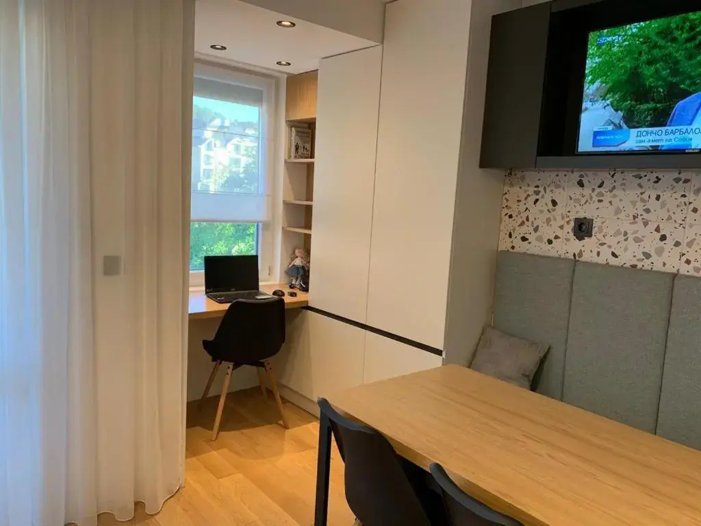 Luxurious One Bedroom Studio in Top Center