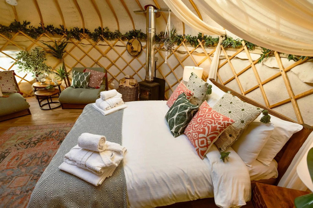 Yurtshire Eavestone Lake - Birch Yurt