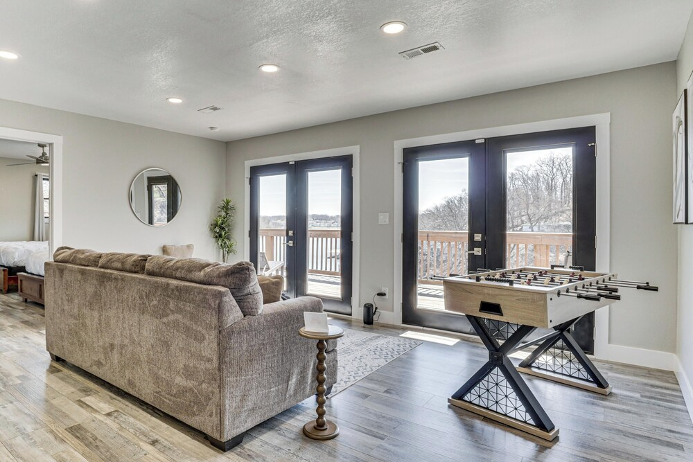 Private Dock & Theater Room: Lake Ozark Luxury