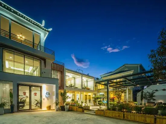 Moshang Huakai Inn