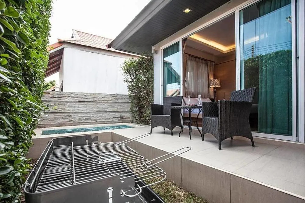 Jomtien Lamore Villa 2 Bedroom with Jacuzzi Pool